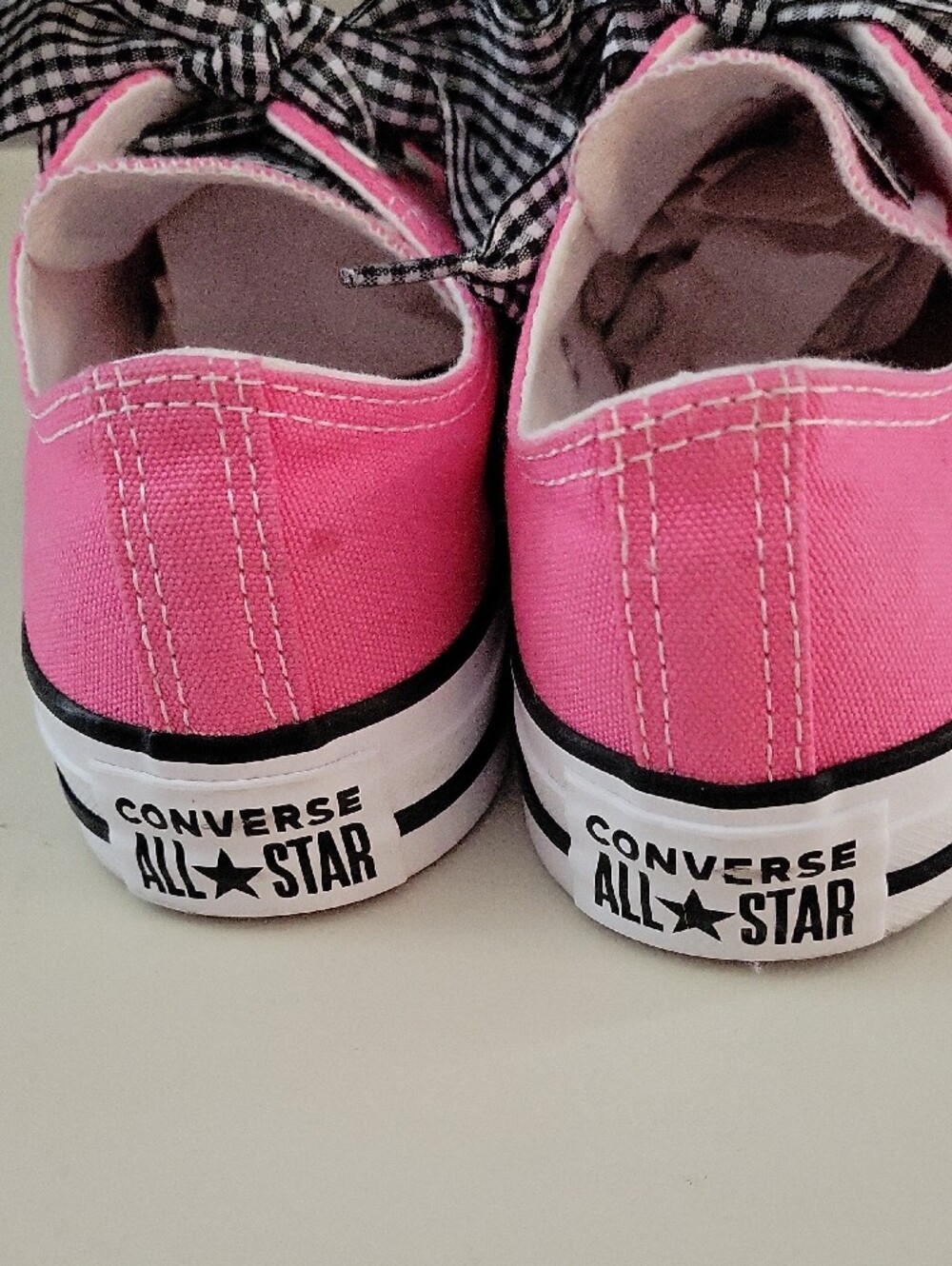 Converse Pink Low-Top Sneakers with Black-and-White Gingham Laces - Picture 4 of 8